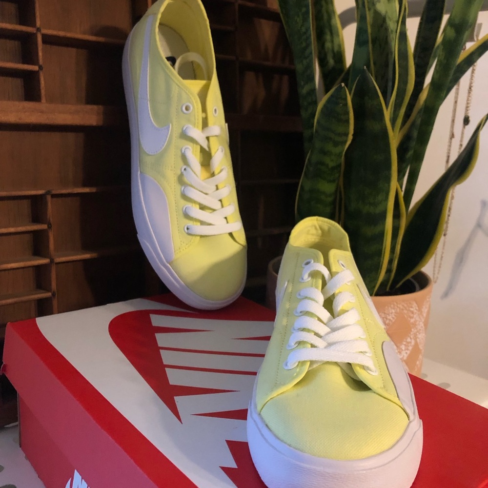 Nike SB BLZR Court in light zitron
